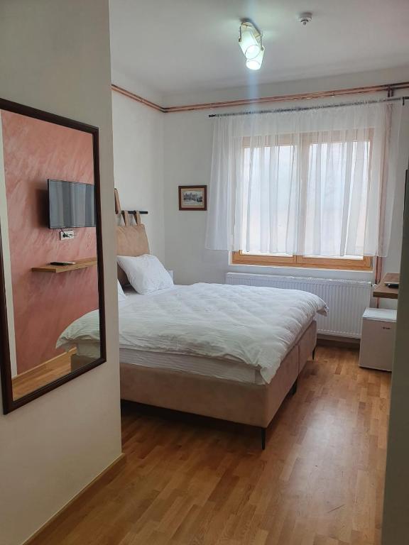 Postel nebo postele na pokoji v ubytování Fruškogorski biser