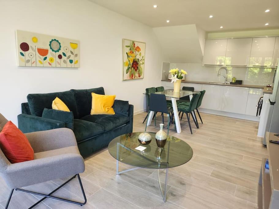 a living room with a couch and a table at Paradigm Court, Modern 3-Bedroom Flat 1, Oxford in Oxford