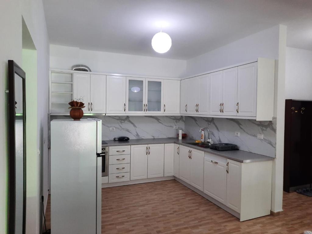 Gjirokastra apartment - Image 4