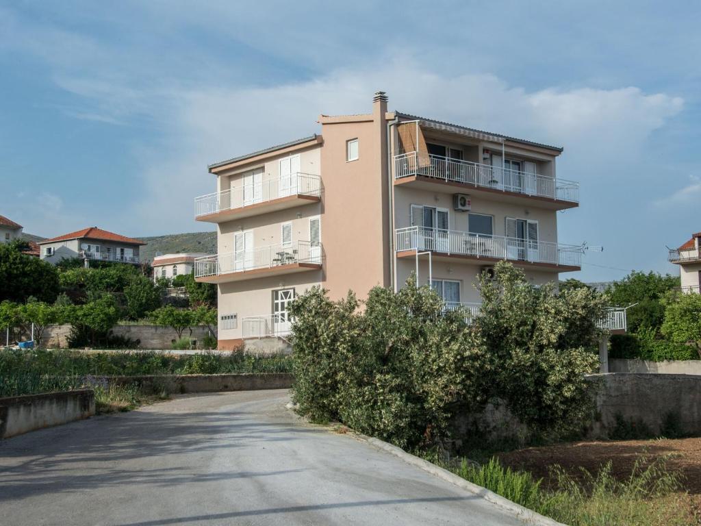 Apartment in Seget Donji with terrace