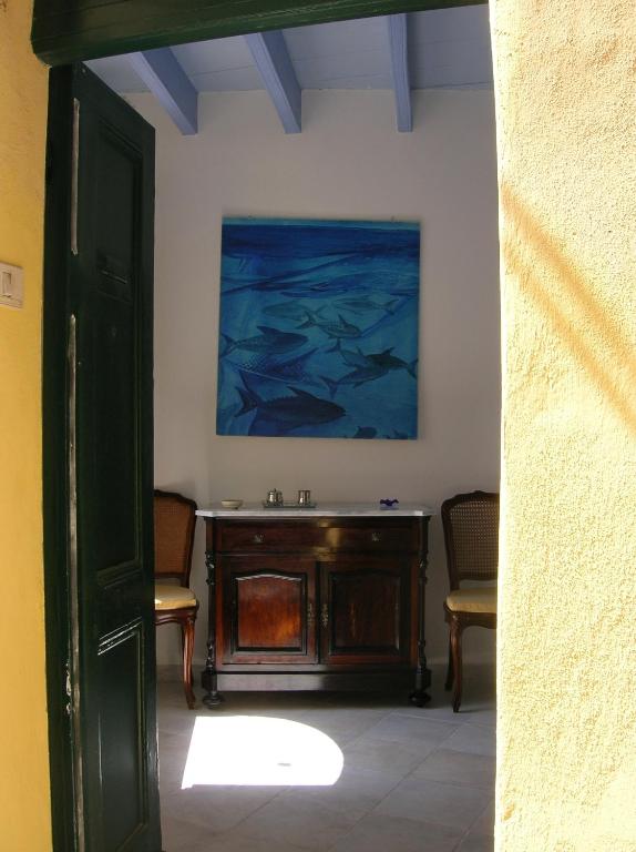 Televízia a/alebo spoločenská miestnosť v ubytovaní Alghero Fish House