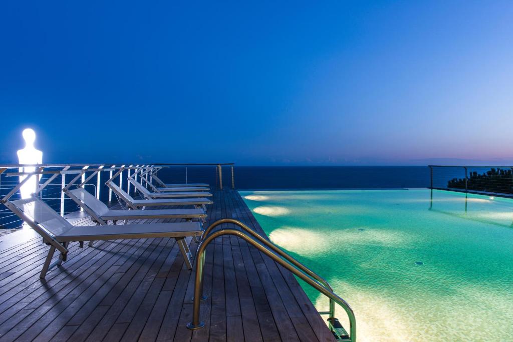 Bazén v ubytování Dominio Mare Resort & SPA nebo v jeho okolí