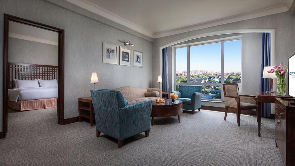 Wyndham Beijing North - Superior King Suite - Non-Smoking