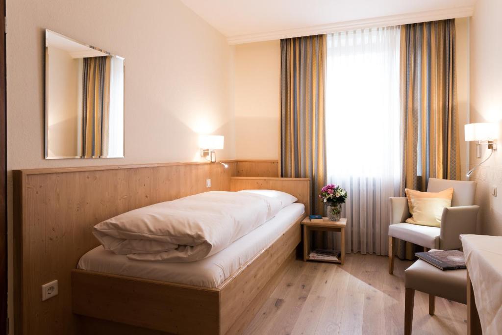 Postel nebo postele na pokoji v ubytování Hotel Sollner Hof