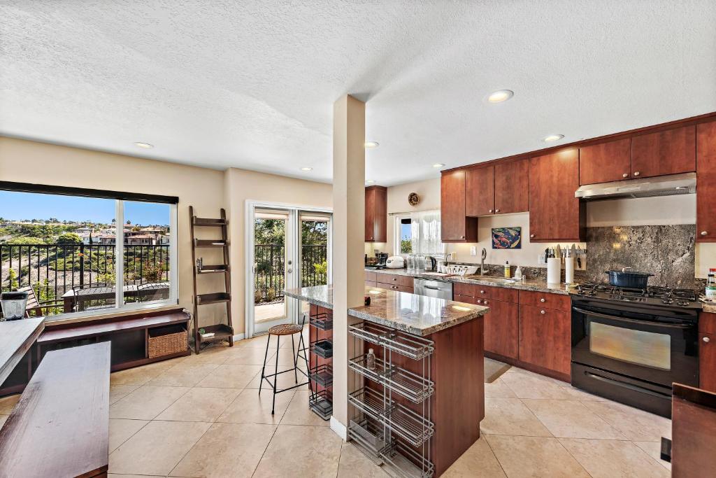 Beacon Hill Dream Home with Pool, Spa, and Tennis court access, Laguna