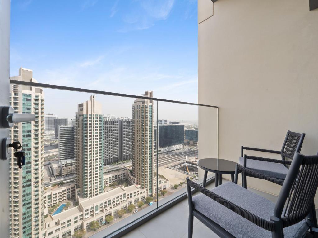 Balkón nebo terasa v ubytování Pleasing 1BR in Burj Royale - Downtown Dubai