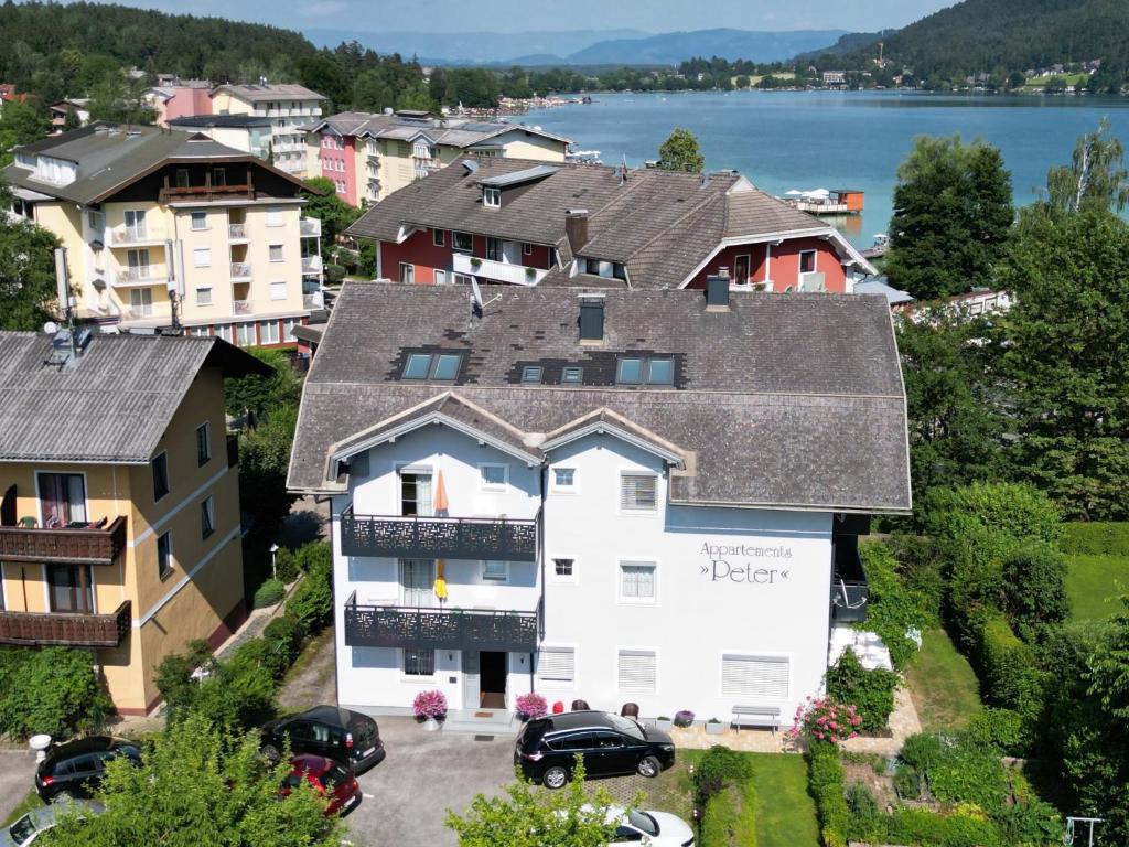 an aerial view of a house in a town with a lake at Appartements Peter in Sankt Kanzian