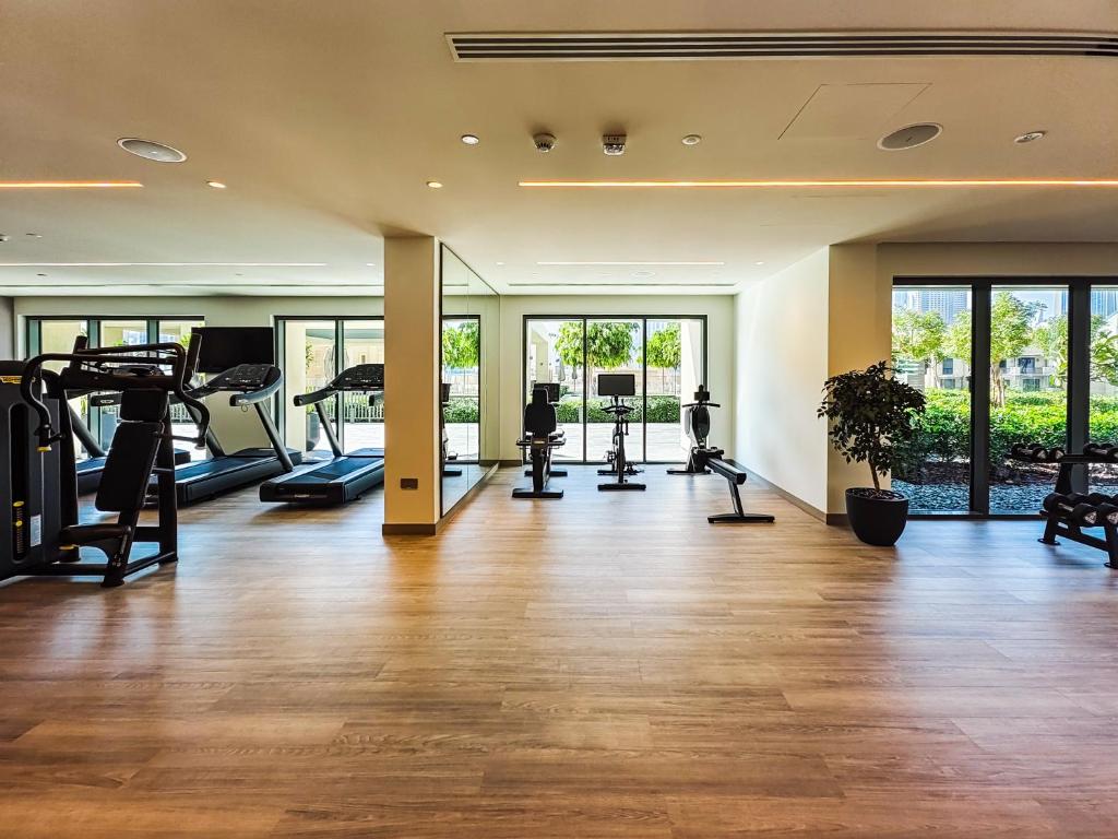Fitness centrum a/nebo fitness zařízení v ubytování Pleasing 1BR in Burj Royale - Downtown Dubai