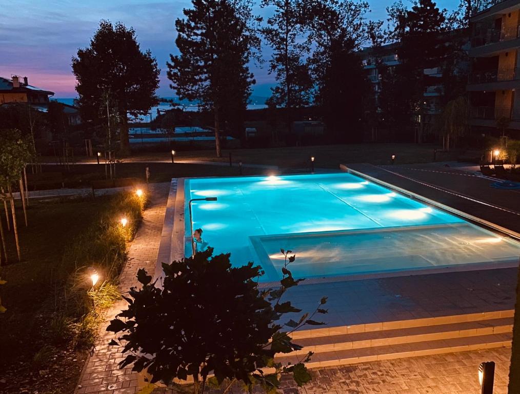 Swimmingpoolen hos eller tæt på Medencés Panorámás BalAtom apartman