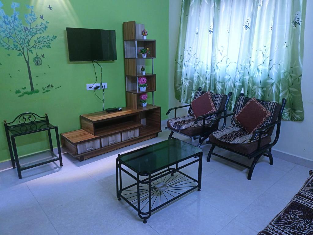 TV a/nebo společenská místnost v ubytování Beach Shalom Luxury Apartment and Villa Colva