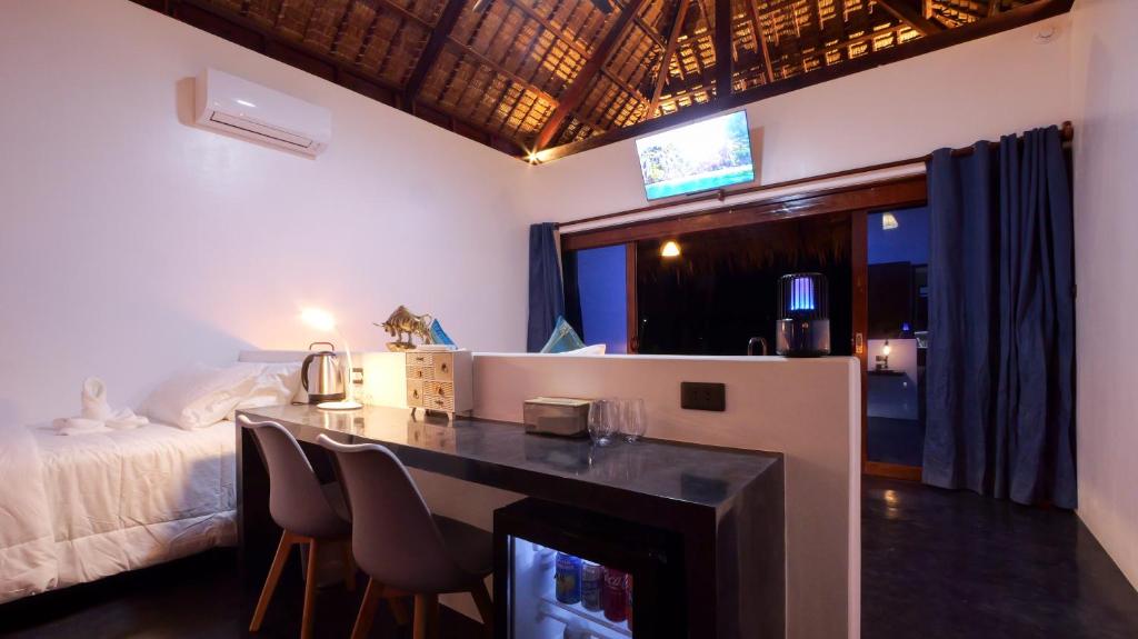 Letto o letti in una camera di Bebeladan Beach Eco-Resort, The Last Indigenous Corner