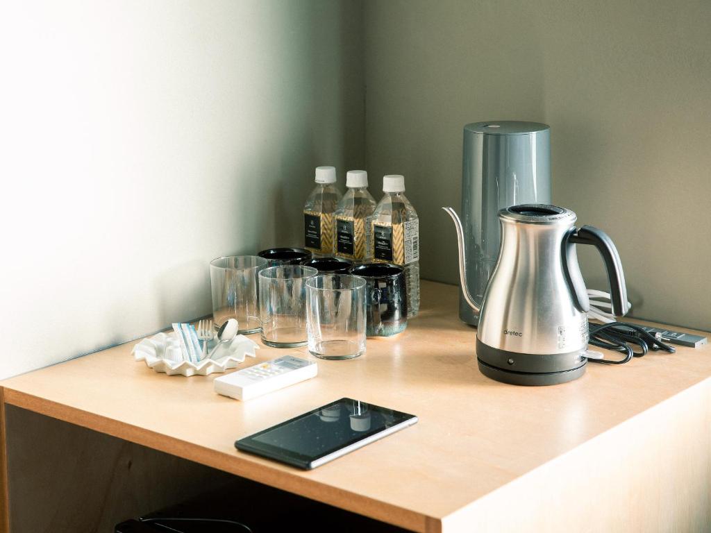 Příslušenství pro přípravu čaje a kávy v ubytování Kagan Hotel & Hostel