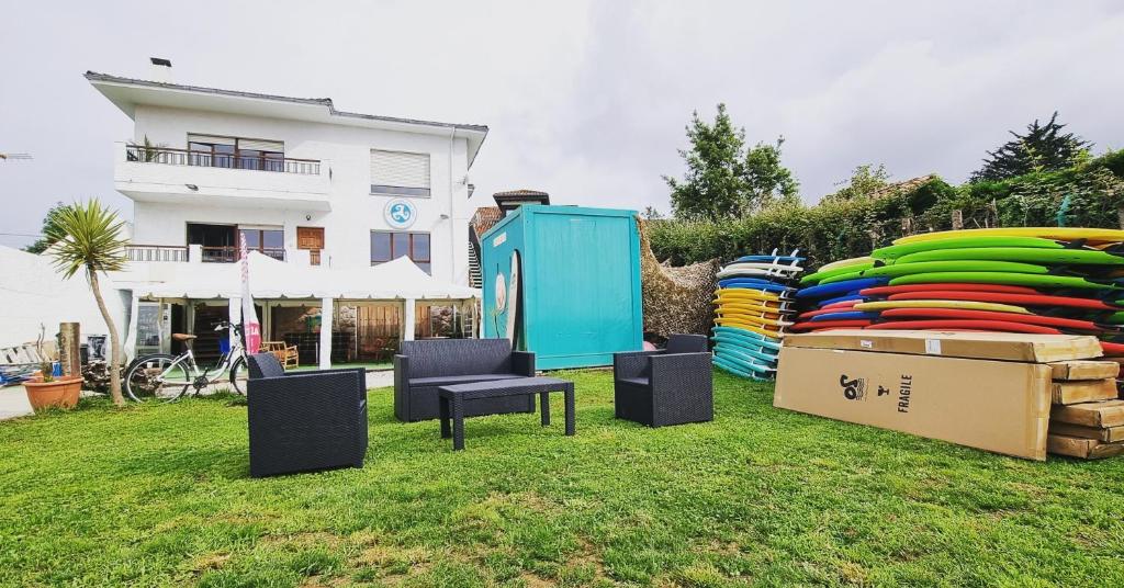 Albergues LLANES SURF & HOSTEL Incluye clases surf sup surfskate en Llanes, Asturias