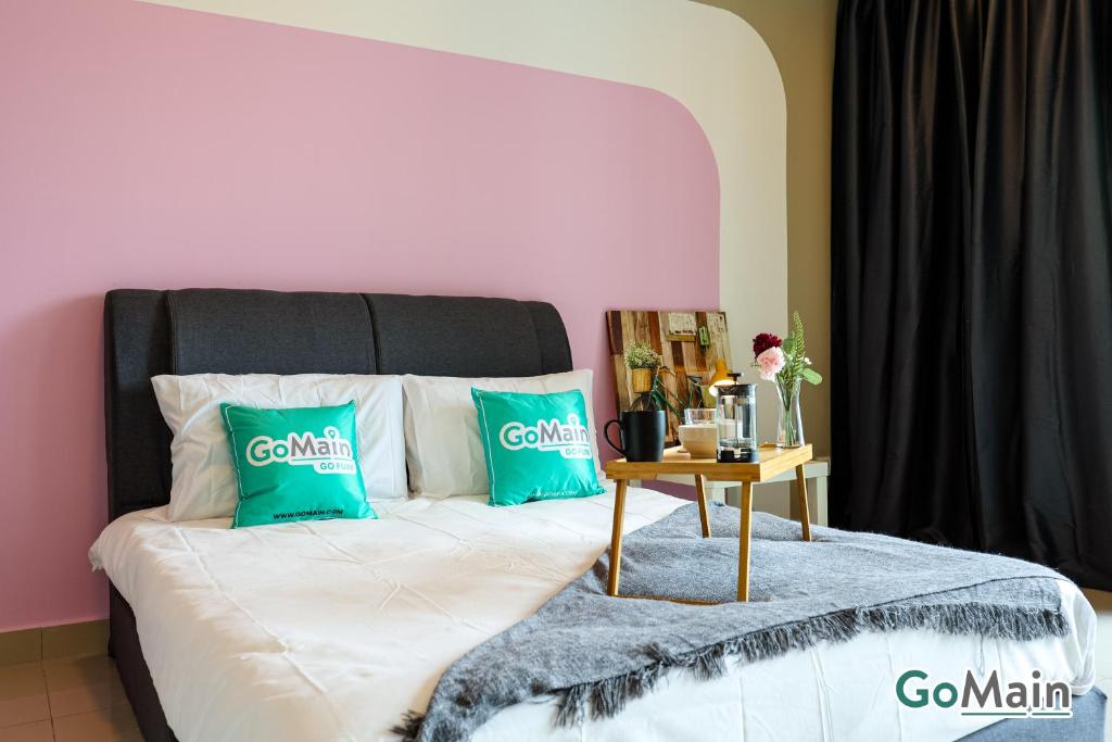 Katil atau katil-katil dalam bilik di Trefoil Setia Alam by GO-MAIN - Next to Mall & SCCC