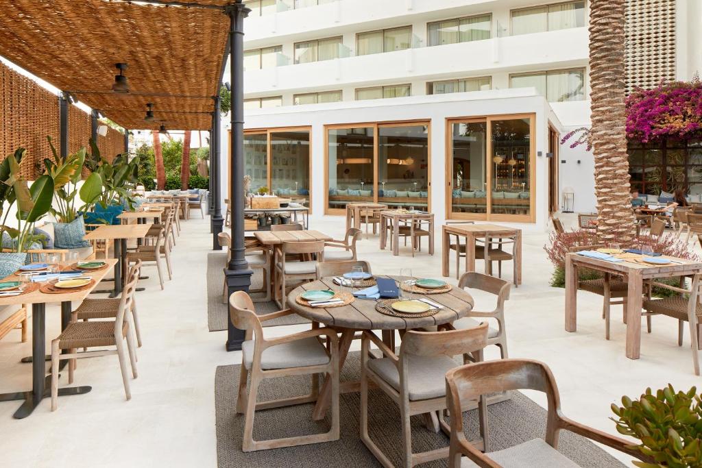 Hotel Tres Torres, Santa Eularia des Riu – Bijgewerkte ...