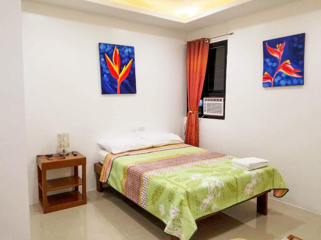 Postel nebo postele na pokoji v ubytování Majestique Hotel Albay Bicol