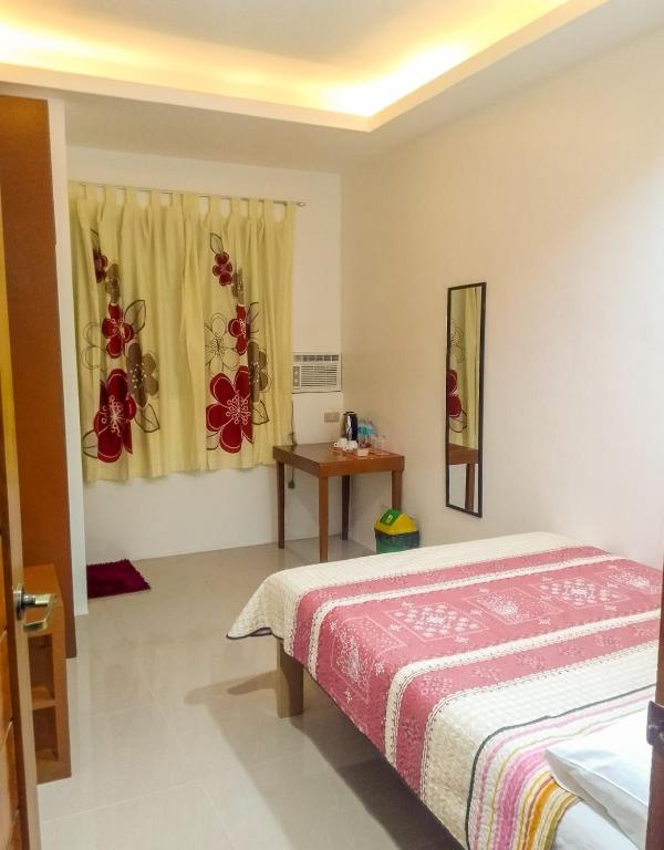 Postel nebo postele na pokoji v ubytování Majestique Hotel Albay Bicol