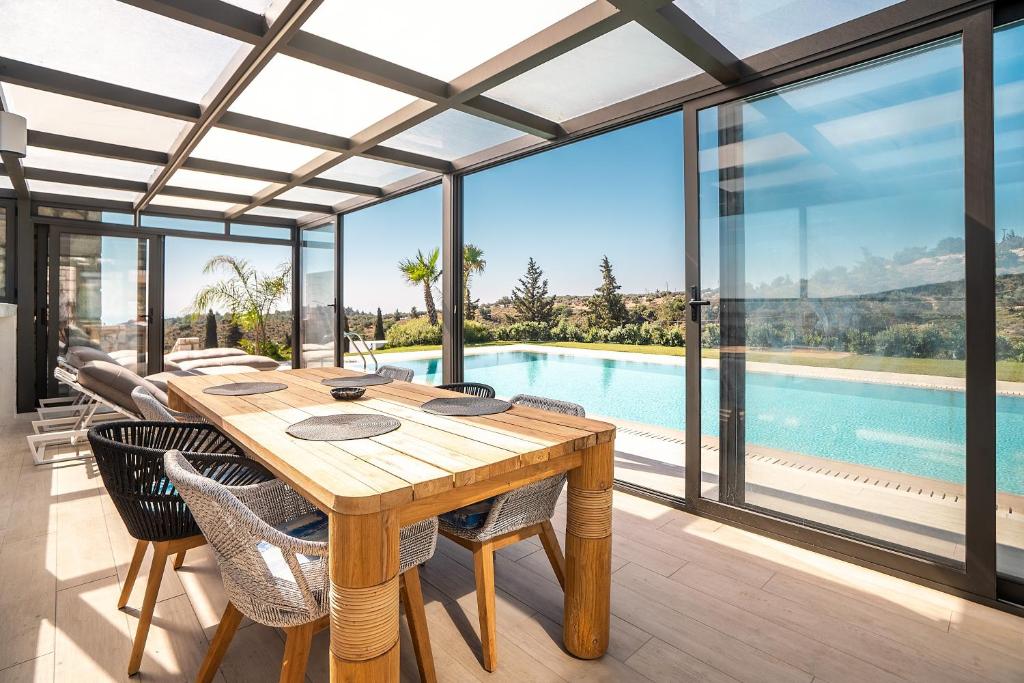 The swimming pool at or close to Sky Hills