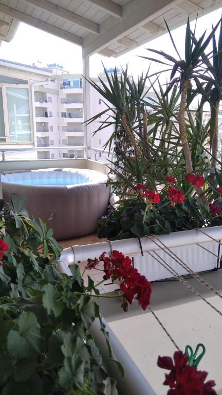 Hana apartament hot tub - Image 3
