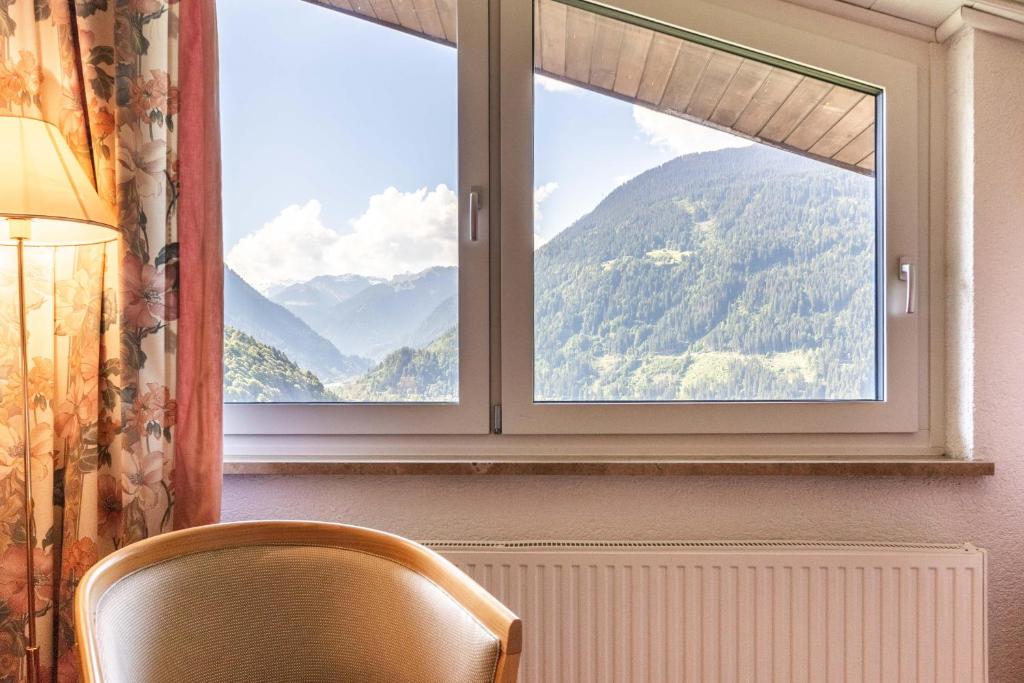 Nespecifikovaný výhled na hory nebo výhled na hory při pohledu z hotelu