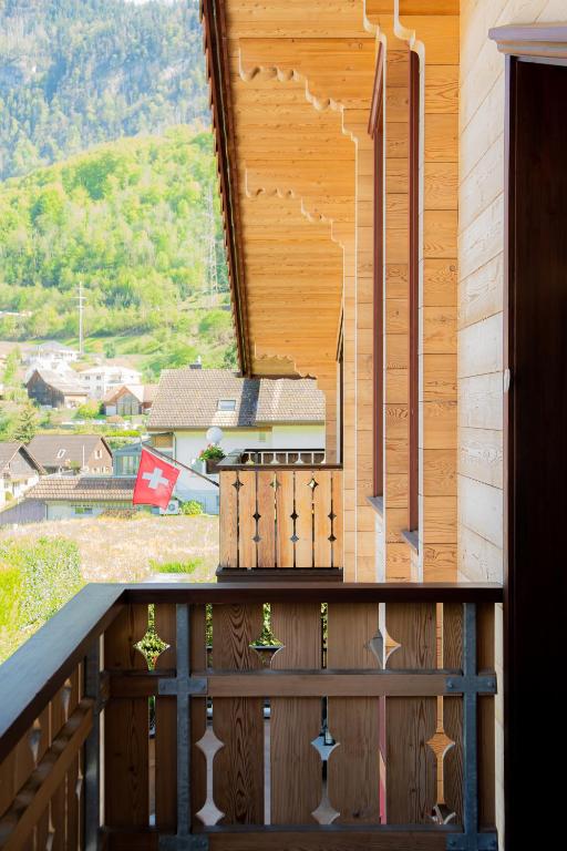 Balkón nebo terasa v ubytování Doodle's Amazing Chalet -Walensee - Flumserberg - Churfirsten - Heidiland - Pool - Sauna