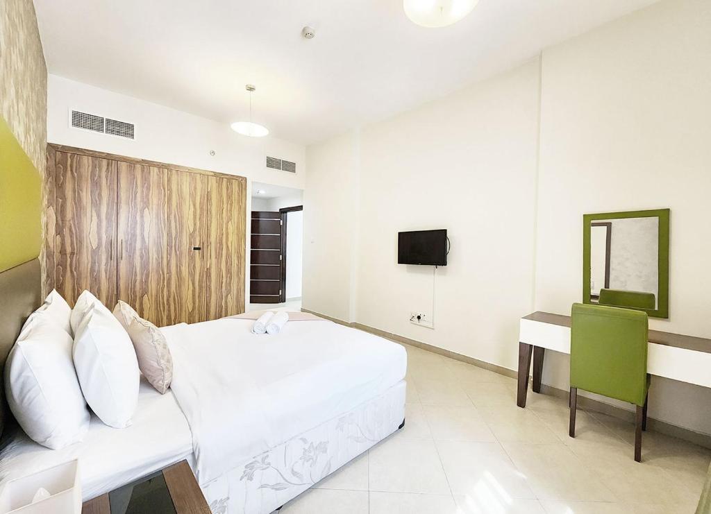Postel nebo postele na pokoji v ubytování RH- Convenient 1BR, Central, Walk to Mall of Emirates, Al Barsha1