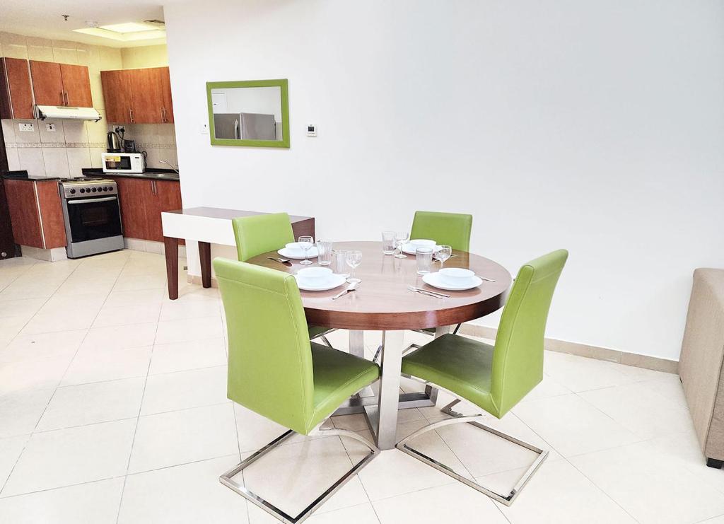 Kuchyň nebo kuchyňský kout v ubytování RH- Convenient 1BR, Central, Walk to Mall of Emirates, Al Barsha1
