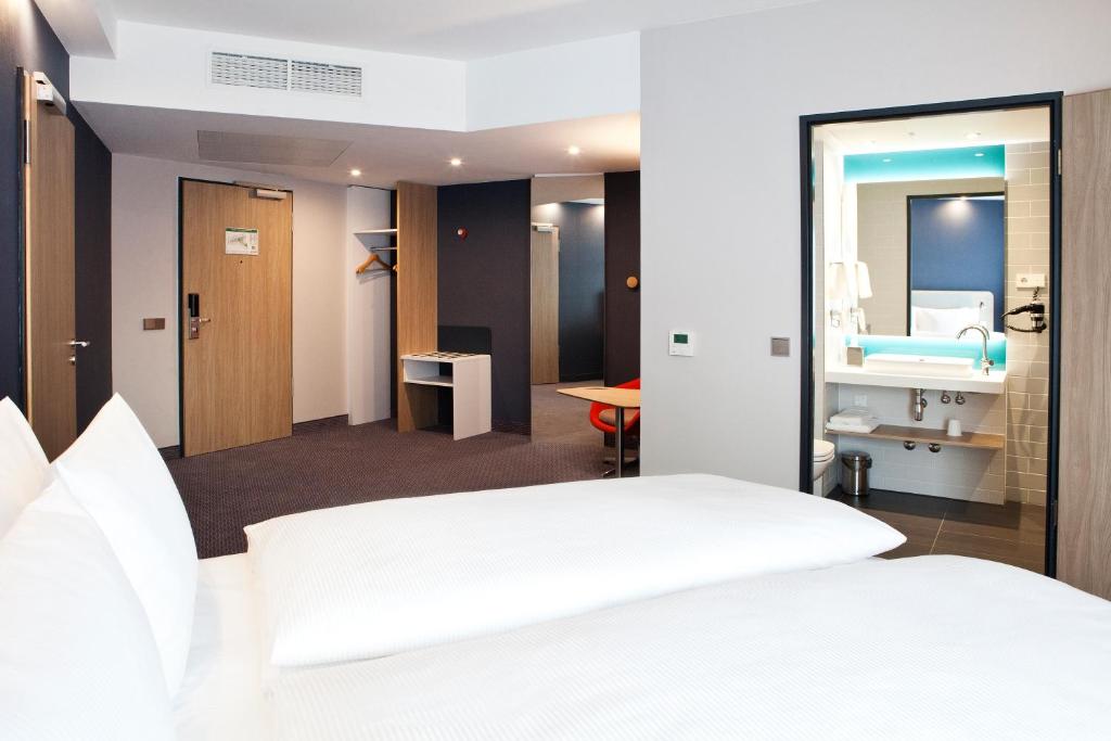 Postel nebo postele na pokoji v ubytování Holiday Inn Express Bochum by IHG