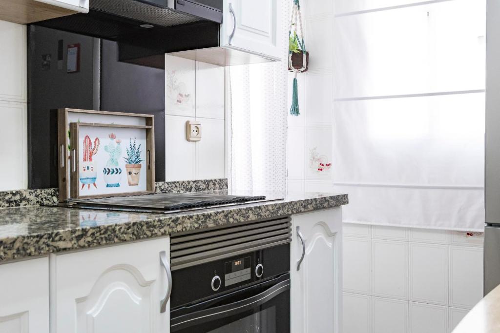 Kuchyňa alebo kuchynka v ubytovaní Apartamento Málaga El Faro