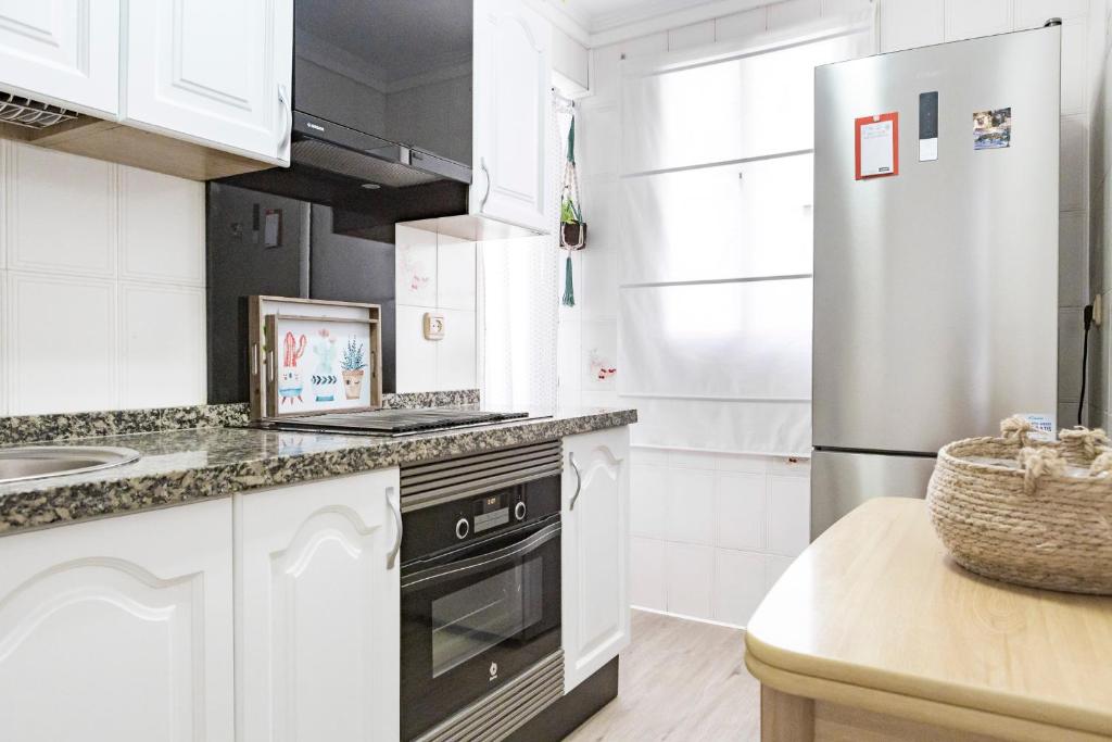 Kuchyňa alebo kuchynka v ubytovaní Apartamento Málaga El Faro