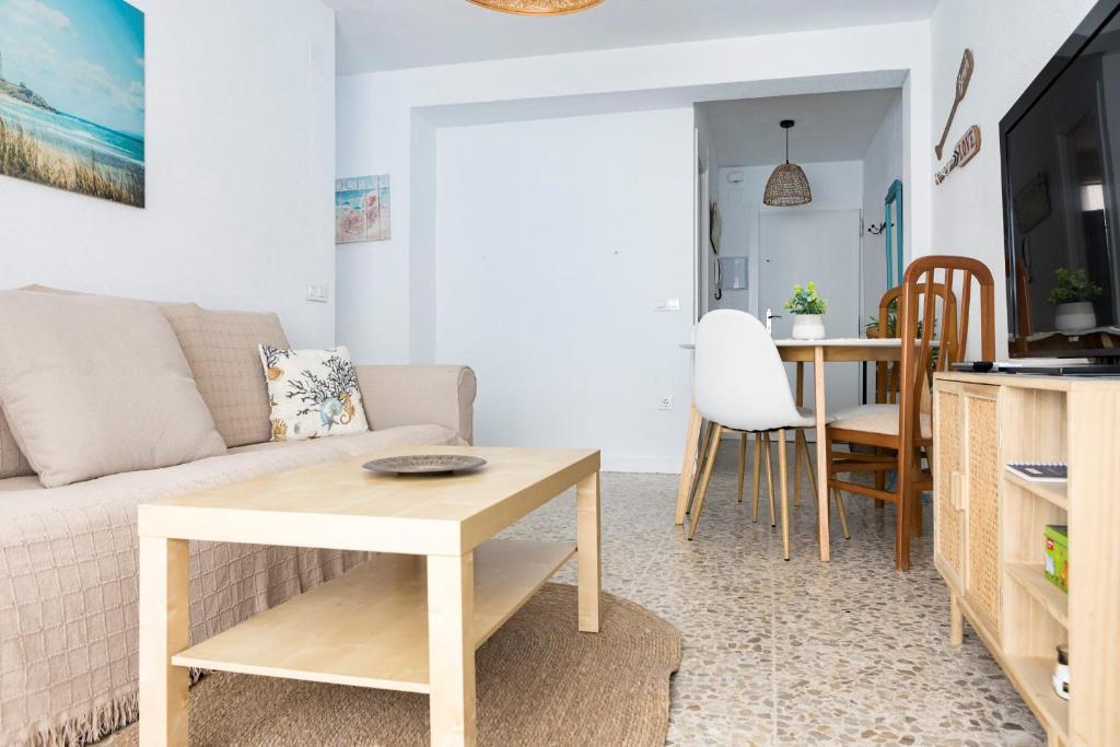Televízia a/alebo spoločenská miestnosť v ubytovaní Apartamento Málaga El Faro