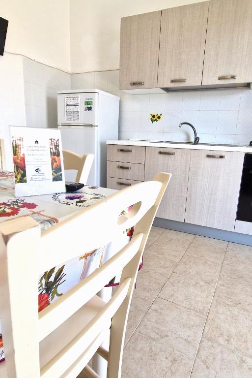 A kitchen or kitchenette at Case Pescatori
