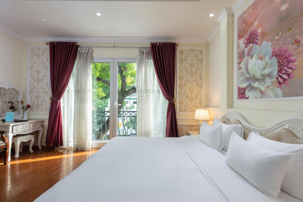 Postel nebo postele na pokoji v ubytování My Moon Hotel Hanoi