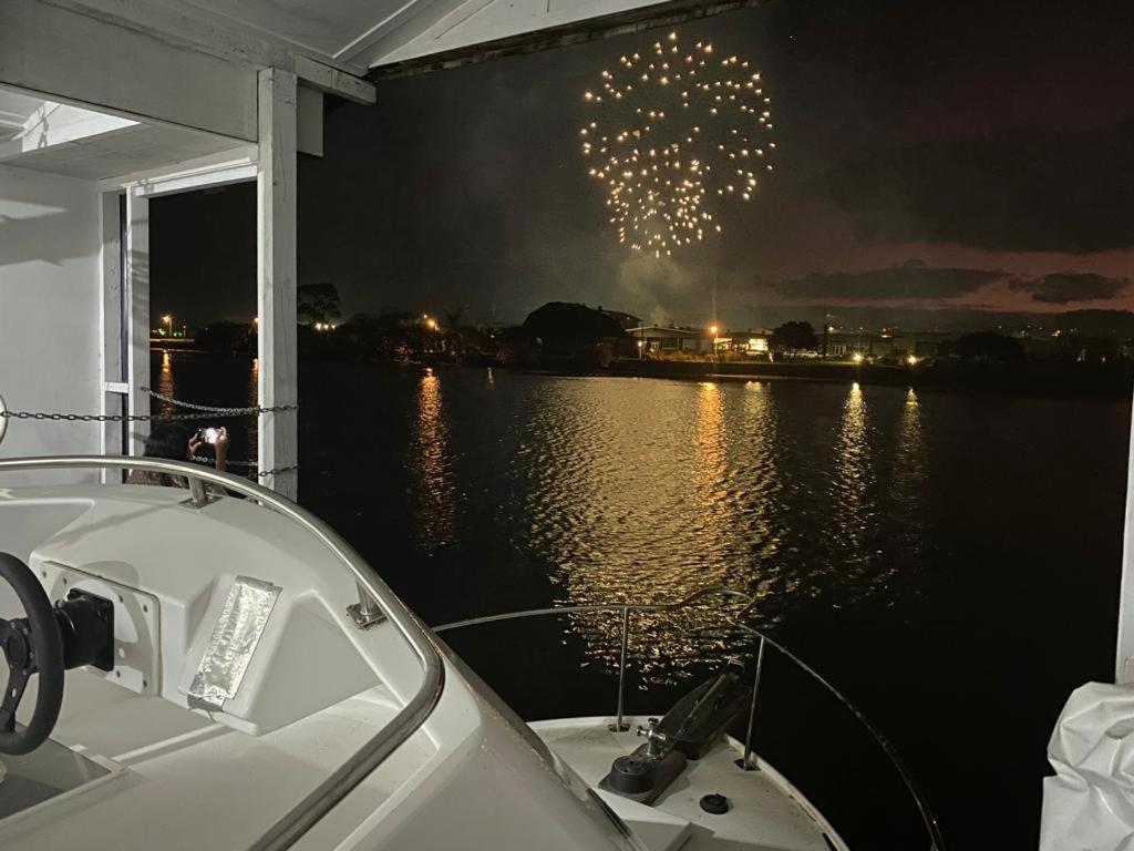 On the water boat House - Resim 27