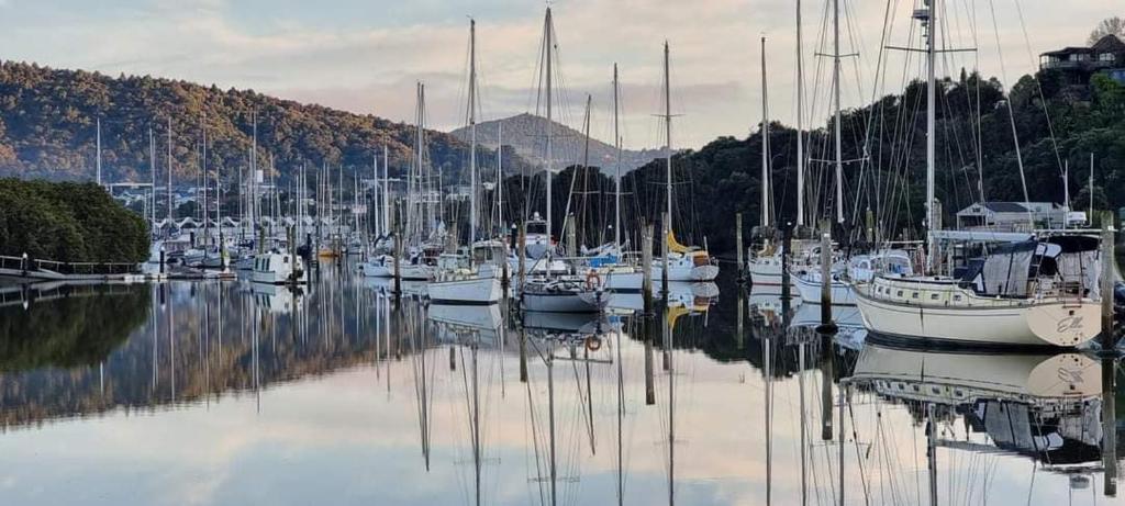 On the water boat House - Resim 35