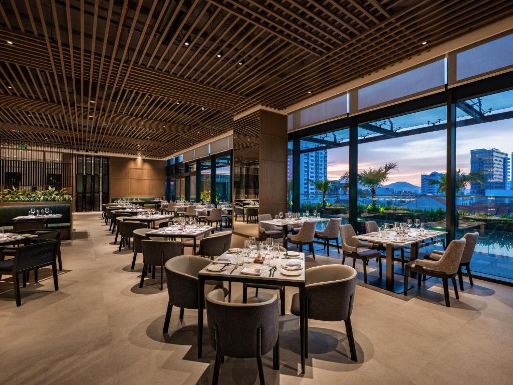 Nhà hàng/khu ăn uống khác tại Crowne Plaza Danang City Centre by IHG