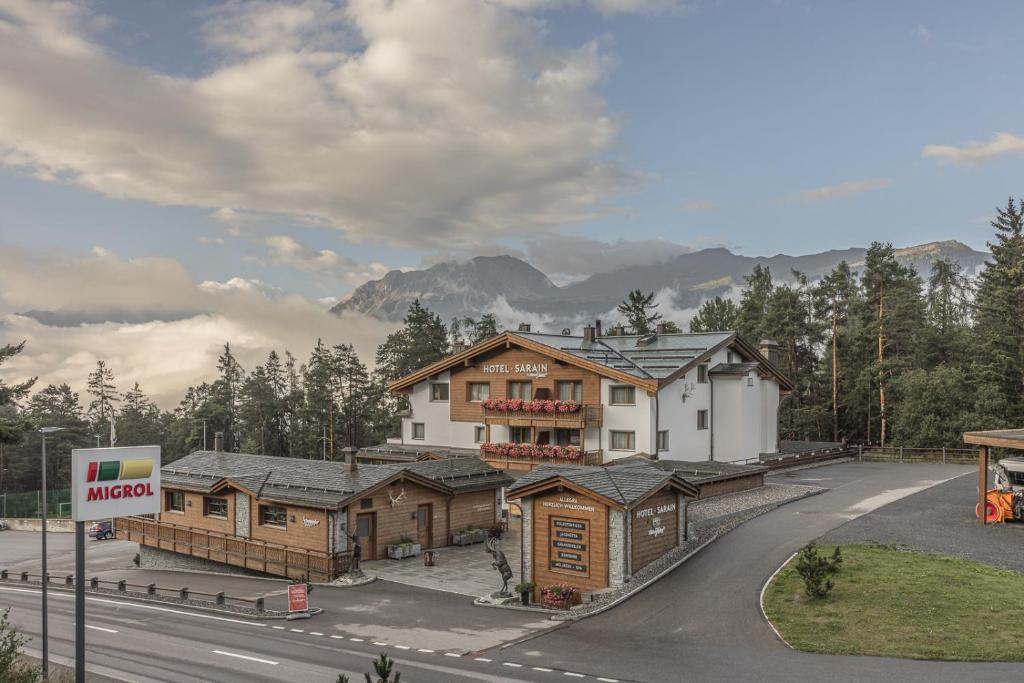 Ein allgemeiner Bergblick oder ein Berglick von des Hotels aus