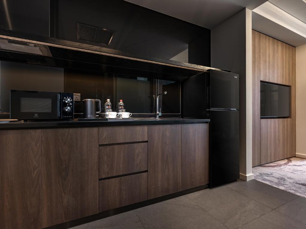 Junior Suite with King and Single Bed - River View and Lounge Access