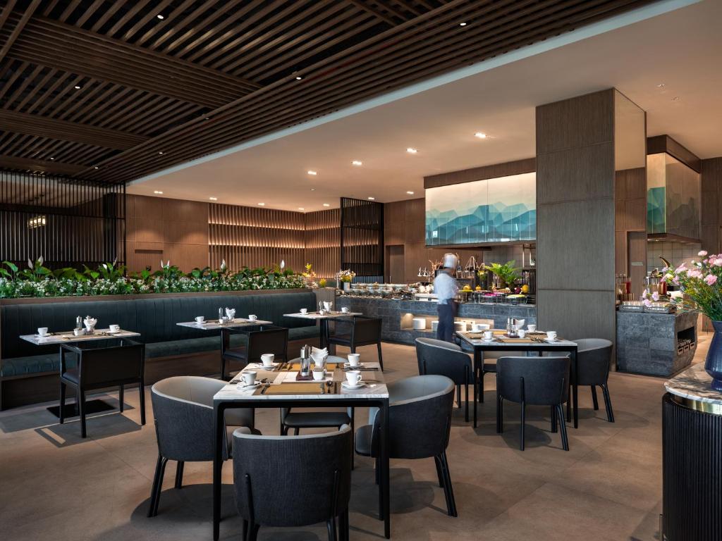 Nhà hàng/khu ăn uống khác tại Crowne Plaza Danang City Centre by IHG
