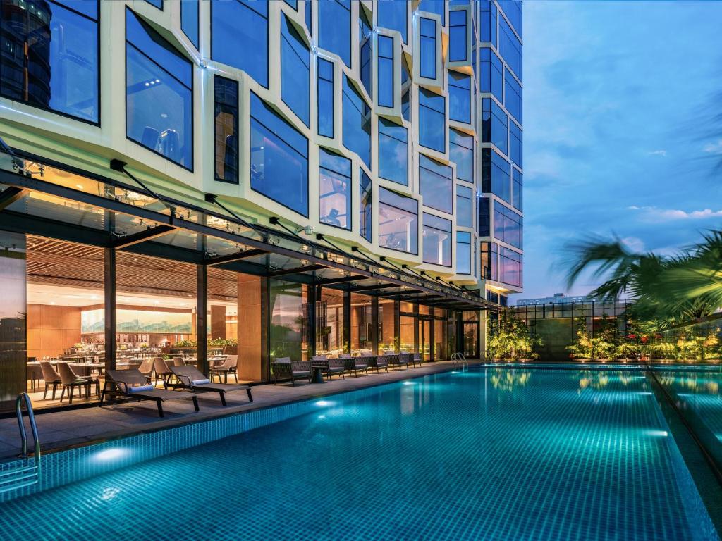 Hồ bơi trong/gần Crowne Plaza Danang City Centre by IHG