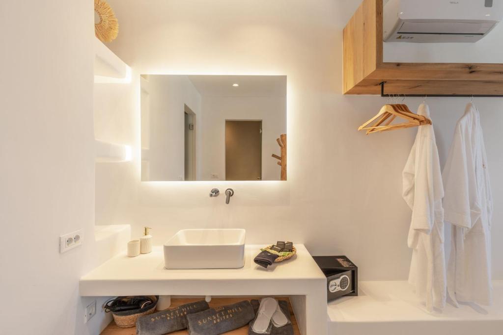 Sunset Hill Suites - 17