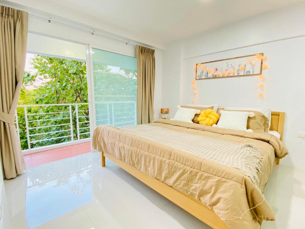 Voodi või voodid majutusasutuse Cozy 1 BedRoom apartment wtih KingBed in Nimman, Chiang Mai toas