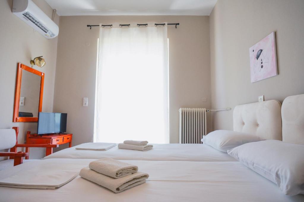 Postel nebo postele na pokoji v ubytování Hotel Korfos - Ξενοδοχείο Κόρφος Renovated