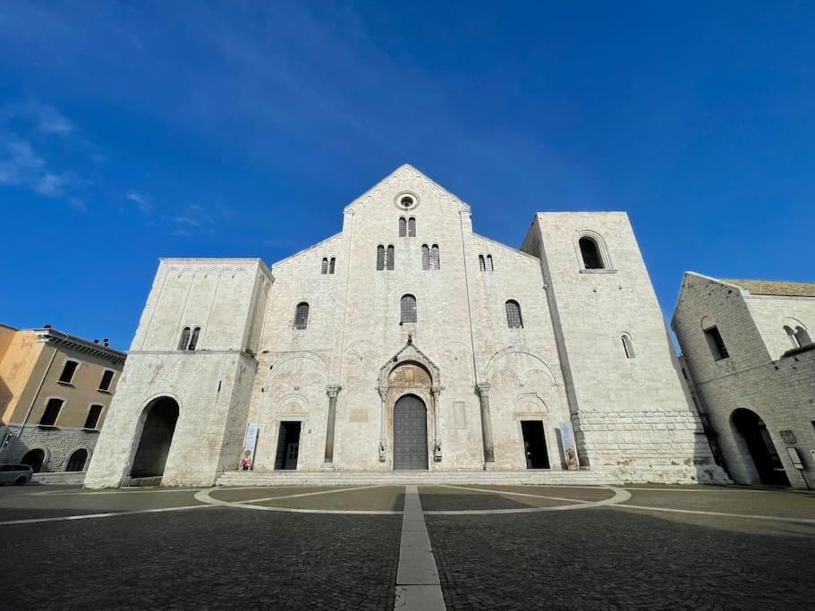 a large white church with a blue sky in the background at Mediterranean House in Bari