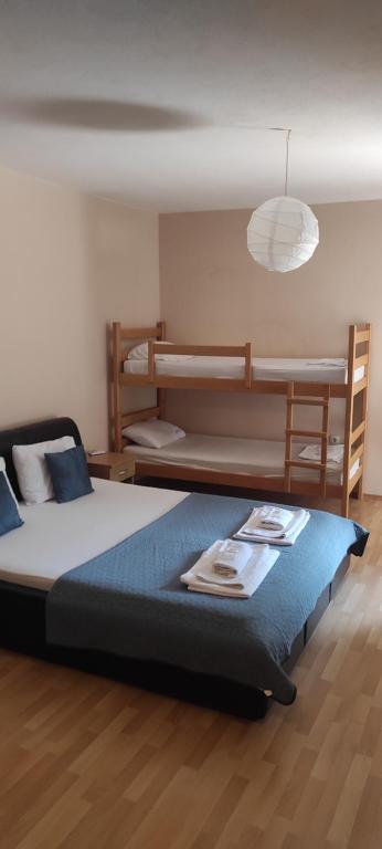Postel nebo postele na pokoji v ubytování Hotel & Rooms Lombrelle