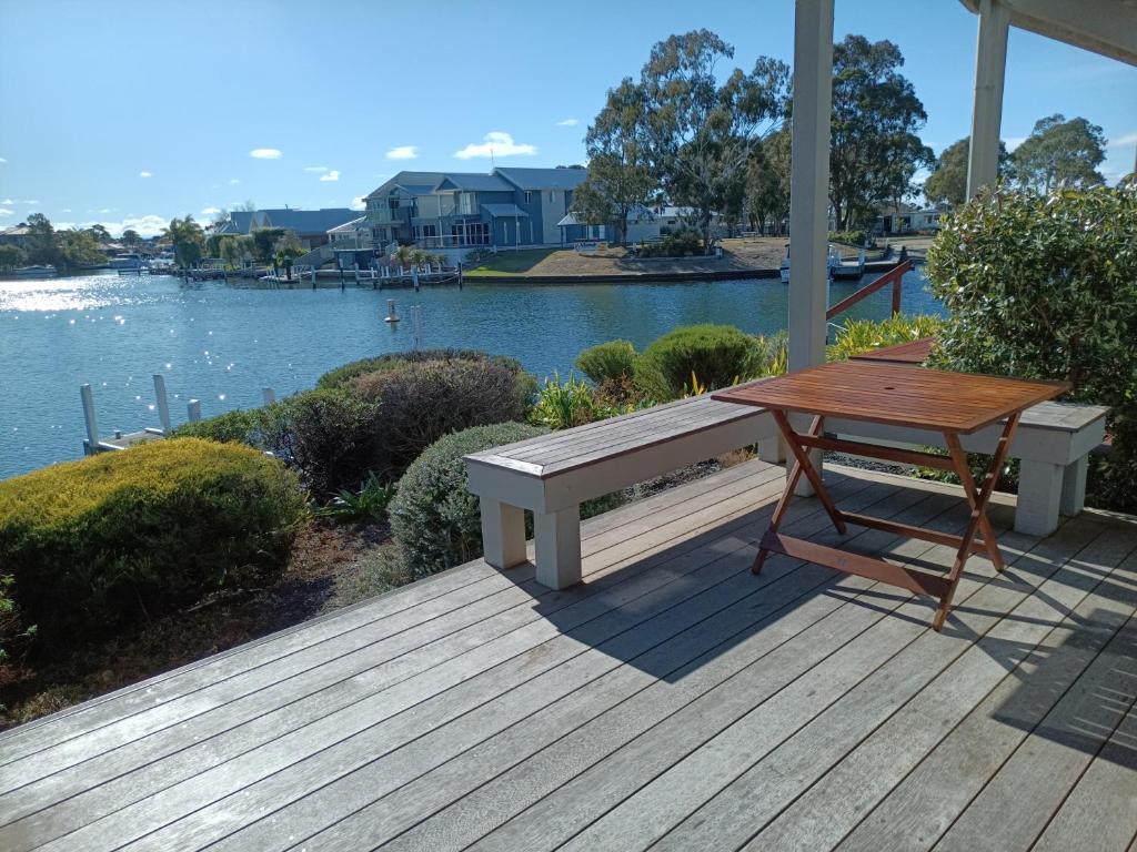 The View Captains Cove Waterfront Resort, Paynesville Updated 2023