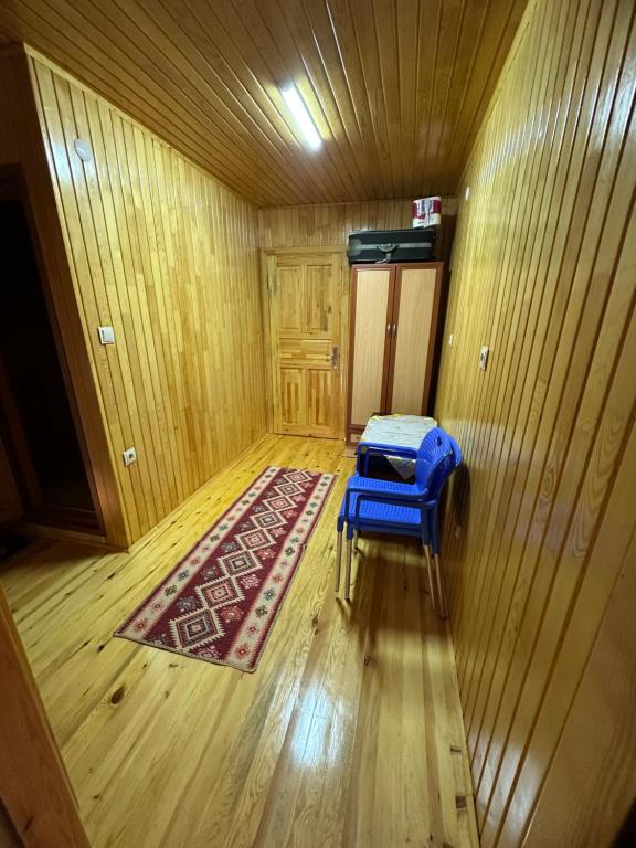Fotografie z fotogalerie ubytování أوزونغول Uzongol Fotinos Wooden Cottage Two Bedroom v destinaci Çaykara