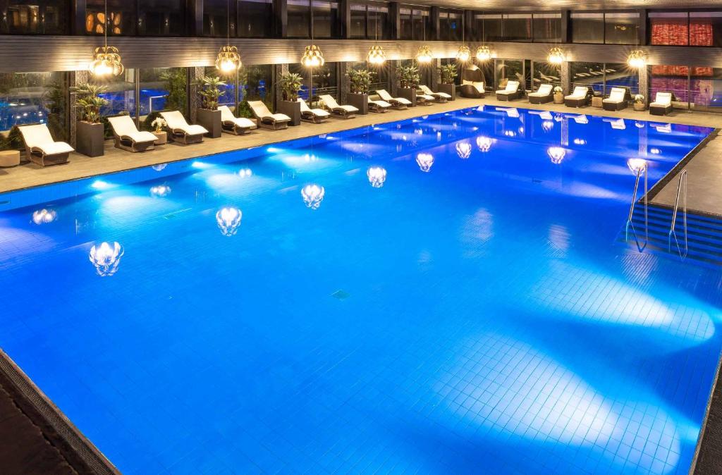 Bazén v ubytování PLAZA Premium Timmendorfer Strand nebo v jeho okolí