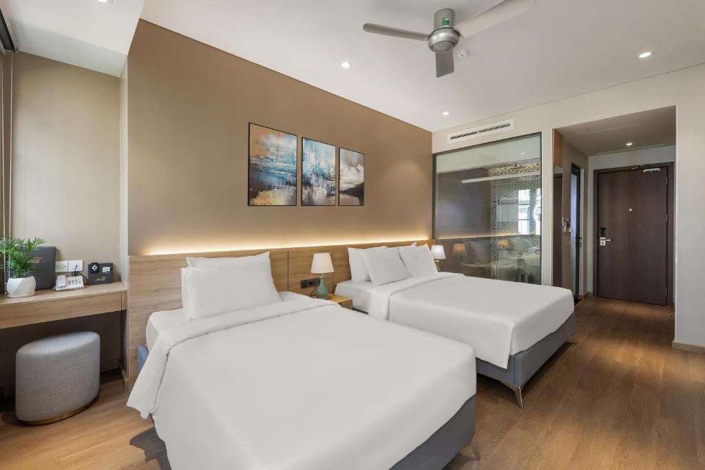 Postel nebo postele na pokoji v ubytování Laputa Hotel Phu Quoc