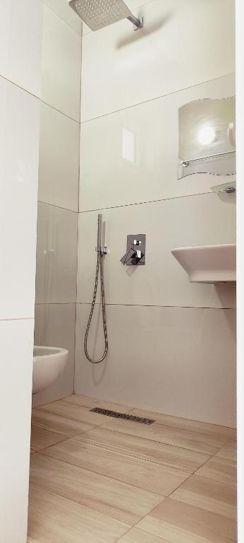 Villa Tato: Horizon Haven with Panoramic Sea Views in Himare. - Image 3